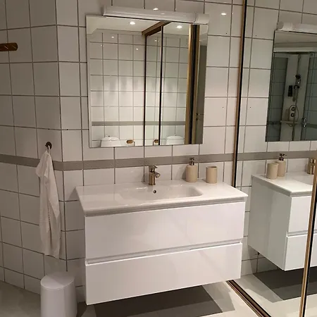Stor Familieleilighet I Sentrum Med Solrik Balkong * Kristiansand