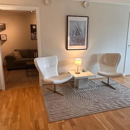 Stor Familieleilighet I Sentrum Med Solrik Balkong Apartamento *