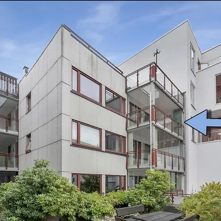 Stor Familieleilighet I Sentrum Med Solrik Balkong