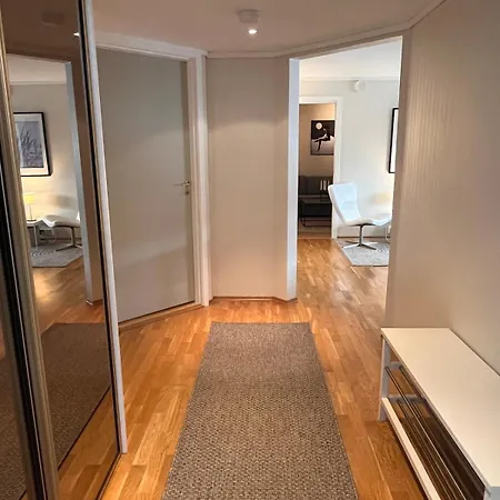 Apartamento Stor Familieleilighet I Sentrum Med Solrik Balkong