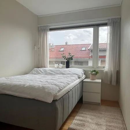Stor Familieleilighet I Sentrum Med Solrik Balkong